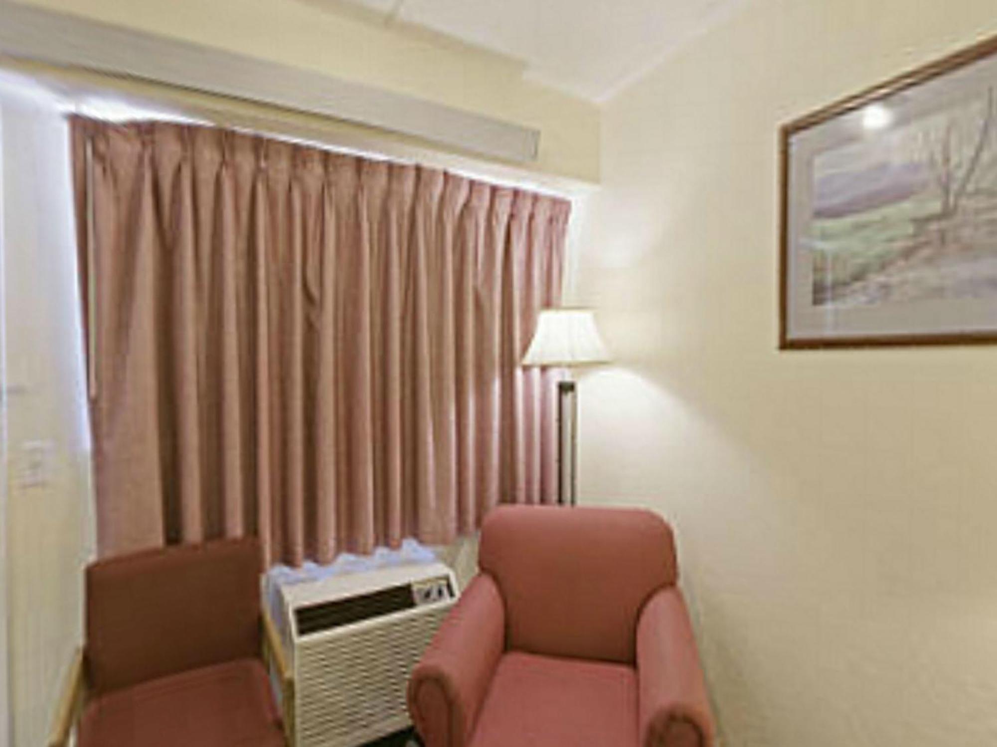 שרלוט Royal Inn מראה חיצוני תמונה