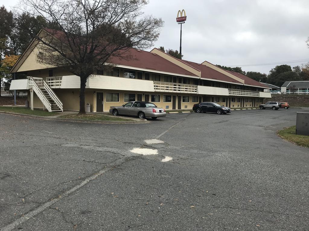 שרלוט Royal Inn מראה חיצוני תמונה